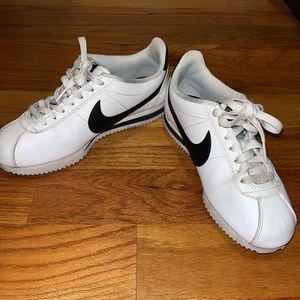 Nike White and Black Women's Sneakers